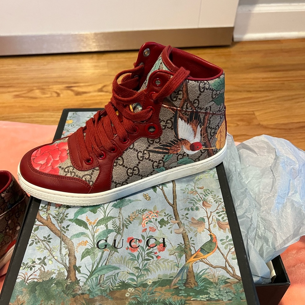 Women Gucci sneakers